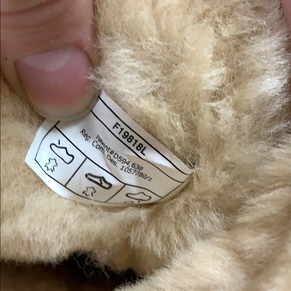 NIB UGG Classic Short Boot 2 Chestnut - Picture 7 of 7